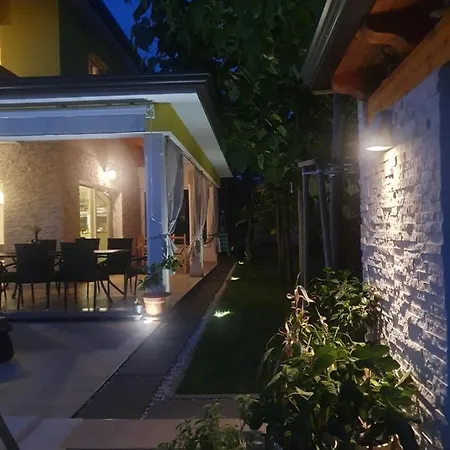 Villa Gaya In Porec With Xl Pool And E- Bike Willa