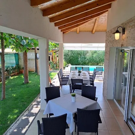 Willa Villa Gaya In Porec With Xl Pool And E- Bike Poreč
