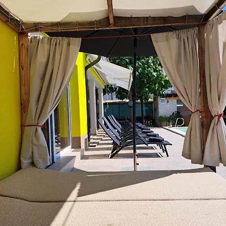 Willa Villa Gaya In Porec With Xl Pool And E- Bike Poreč