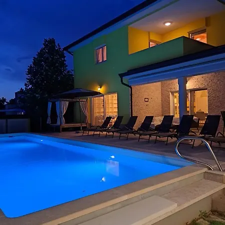 Willa Villa Gaya In Porec With Xl Pool And E- Bike *