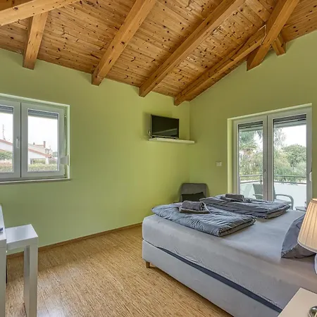 Willa Villa Gaya In Porec With Xl Pool And E- Bike