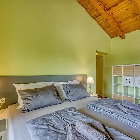 Villa Gaya In With Xl Pool And Stunning Garden Poreč