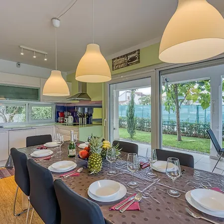 Gaya In With Xl Pool And Stunning Garden *