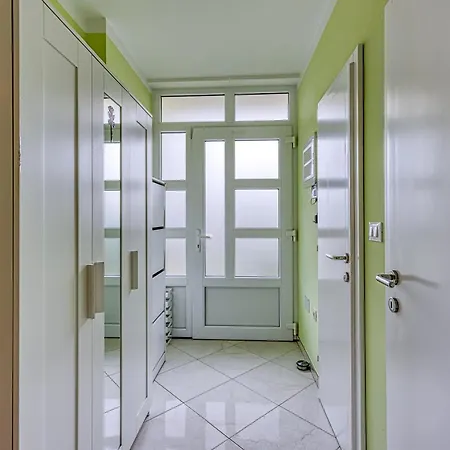 Villa Gaya In Porec With Xl Pool And E- Bike Willa