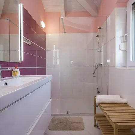 Villa Gaya In Porec With Xl Pool And E- Bike Villa *