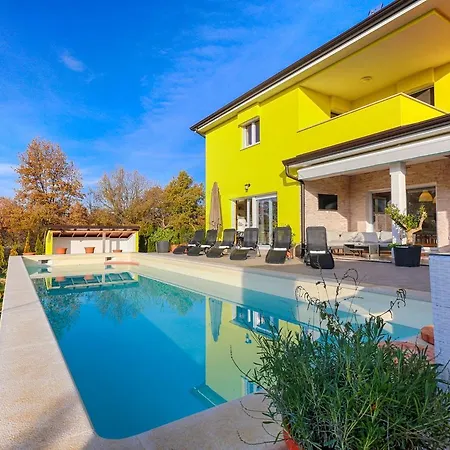 Villa Gaya In Porec With Xl Pool And E- Bike Willa *