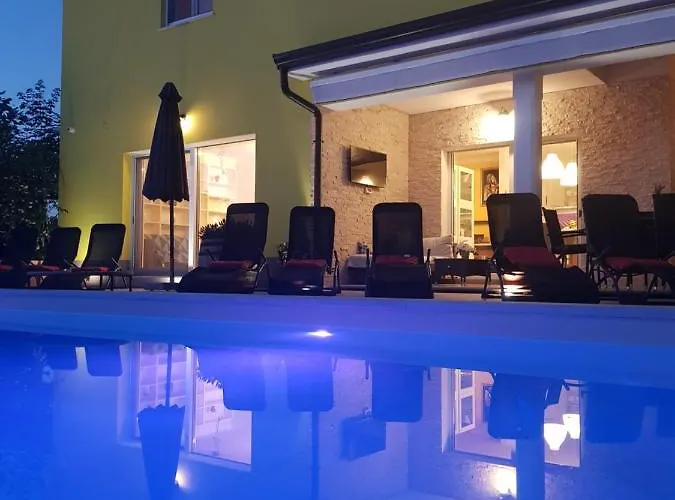 Gaya In With Xl Pool And Stunning Garden *