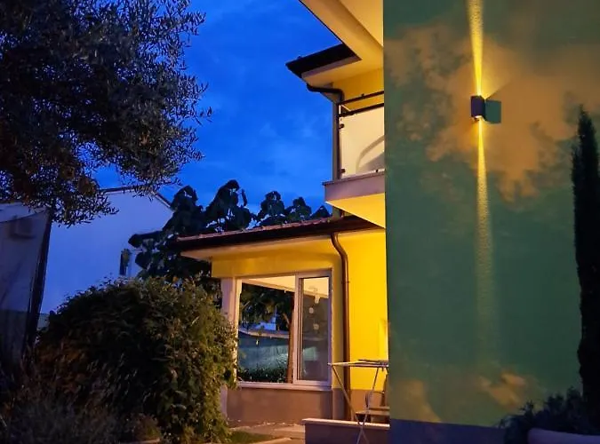 Gaya In With Xl Pool And Stunning Garden Villa Poreč