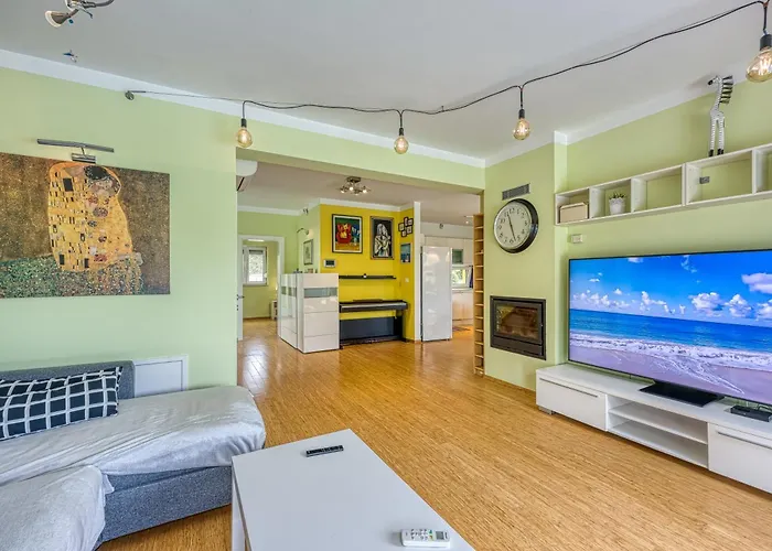 Gaya In With Xl Pool And Stunning Garden Poreč