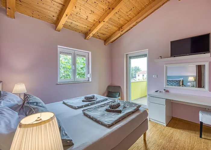 Gaya In With Xl Pool And Stunning Garden Poreč