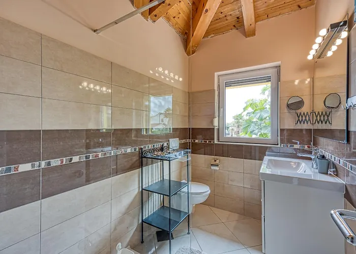 Gaya In With Xl Pool And Stunning Garden Villa Poreč