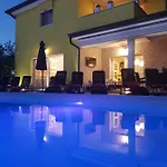 Gaya In With Xl Pool And Stunning Garden *