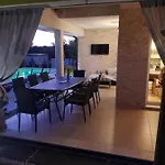Gaya In With Xl Pool And Stunning Garden וילה *