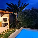 Gaya In With Xl Pool And Stunning Garden 포레치