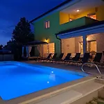 וילה Gaya In With Xl Pool And Stunning Garden *