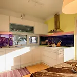 Gaya In With Xl Pool And Stunning Garden וילה פורץ