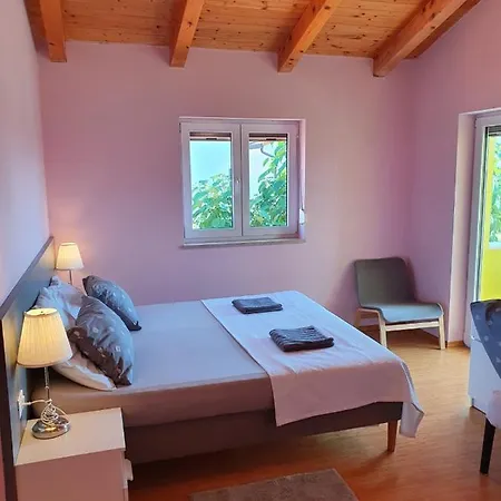 Villa Gaya In With Xl Pool And Stunning Garden Porec