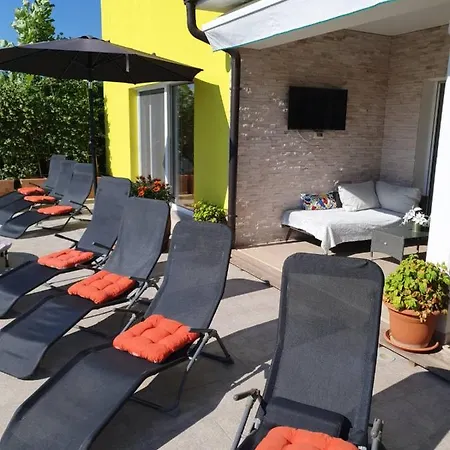 Villa Gaya In Porec With Xl Pool And E- Bike *