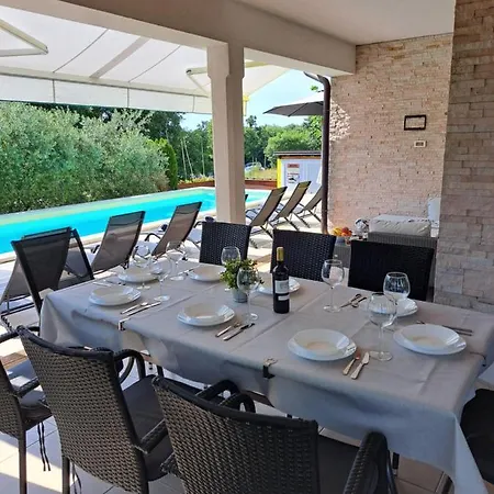 Villa Gaya In Porec With Xl Pool And E- Bike