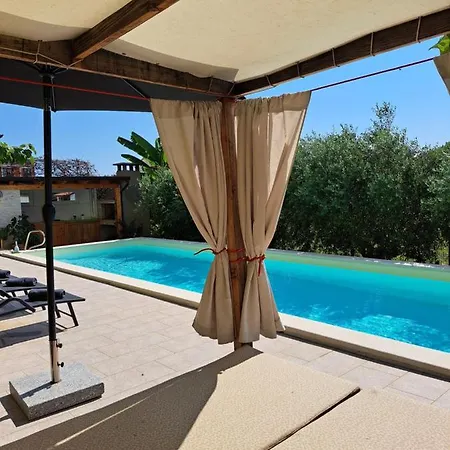 Villa Villa Gaya In Porec With Xl Pool And E- Bike *