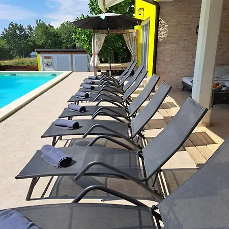Villa Gaya In Porec With Xl Pool And E- Bike