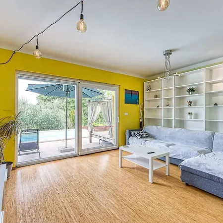 Villa Villa Gaya In Porec With Xl Pool And E- Bike Poreč