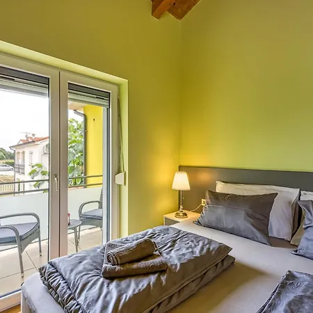 Villa Gaya In Porec With Xl Pool And E- Bike