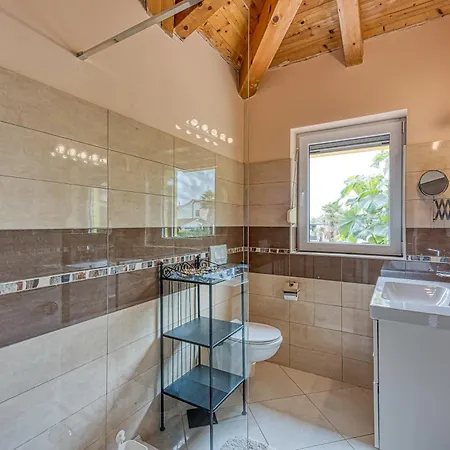 Villa Gaya In Porec With Xl Pool And E- Bike Villa Poreč