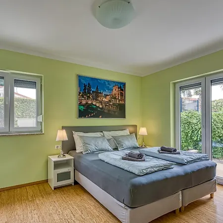 Villa Gaya In Porec With Xl Pool And E- Bike Villa