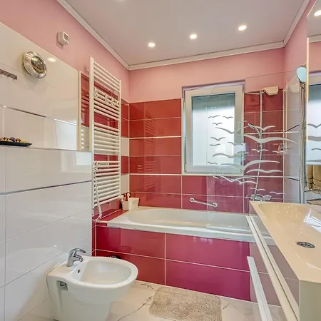 Villa Villa Gaya In Porec With Xl Pool And E- Bike Porec