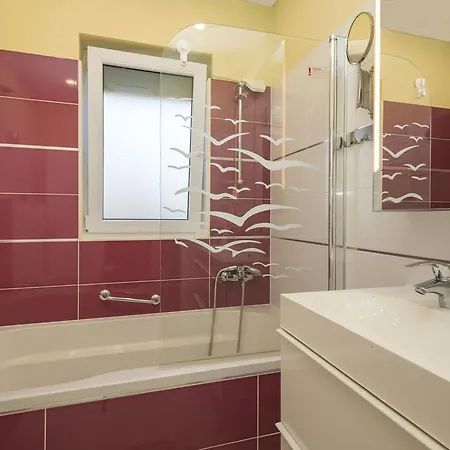 Villa Gaya In Porec With Xl Pool And E- Bike Poreč