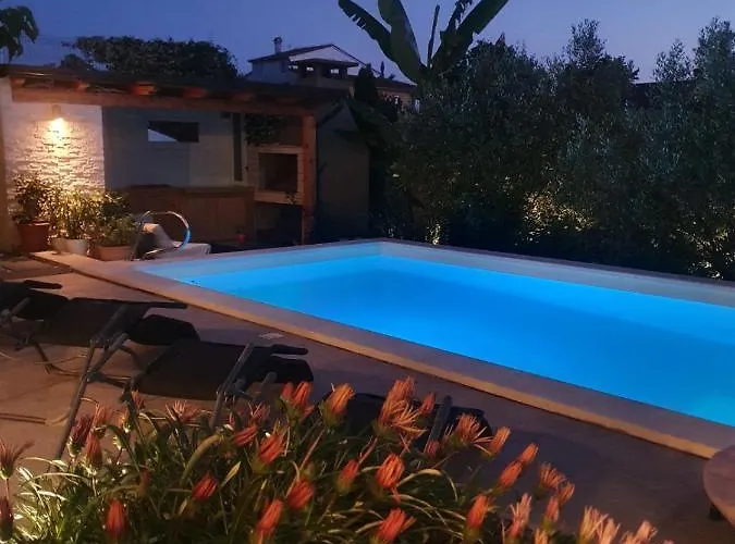 Gaya In With Xl Pool And Stunning Garden Вілла *