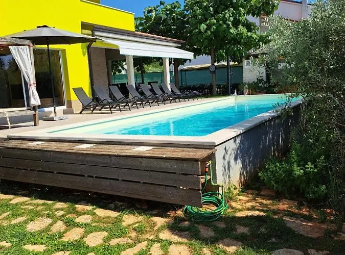 Gaya In With Xl Pool And Stunning Garden