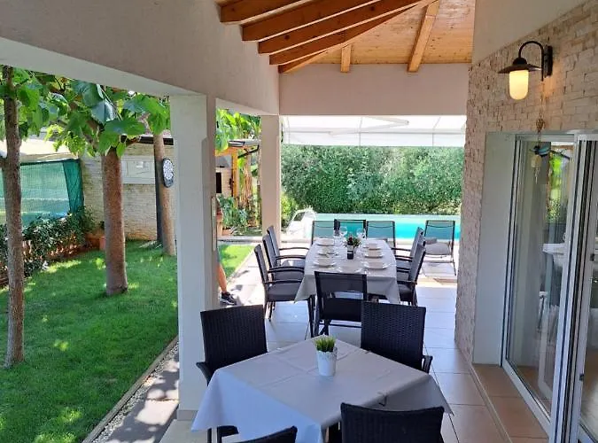 Вілла Gaya In With Xl Pool And Stunning Garden Пореч