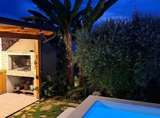 Gaya In With Xl Pool And Stunning Garden Poreč