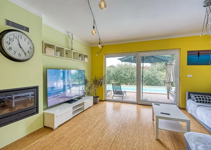 Gaya In With Xl Pool And Stunning Garden *