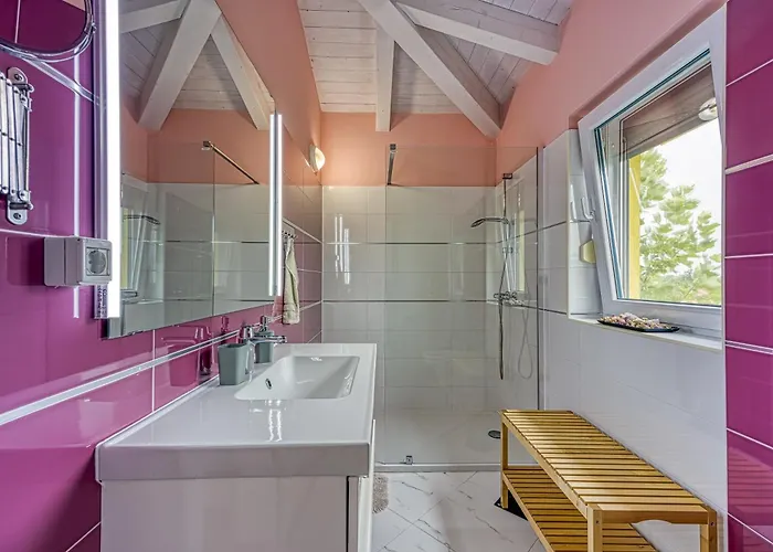 Gaya In With Xl Pool And Stunning Garden *