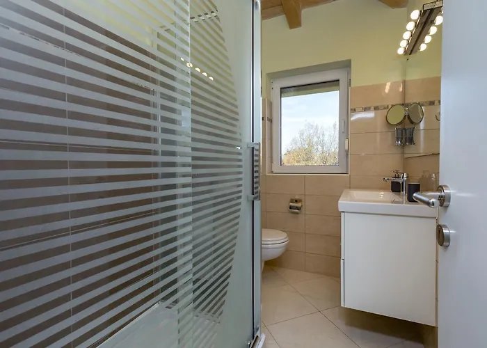 Gaya In With Xl Pool And Stunning Garden Пореч