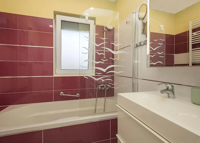 Gaya In With Xl Pool And Stunning Garden Poreč