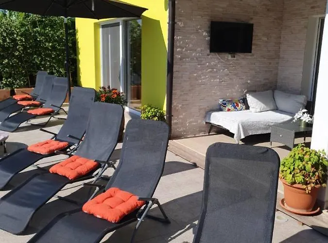 Gaya In With Xl Pool And Stunning Garden *