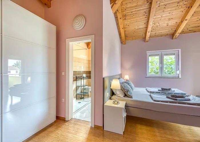 Gaya In With Xl Pool And Stunning Garden Villa Poreč