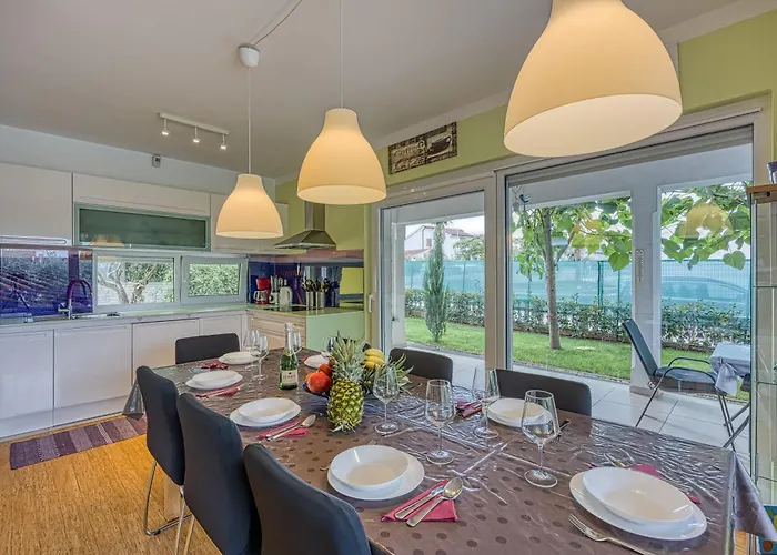 Gaya In With Xl Pool And Stunning Garden *